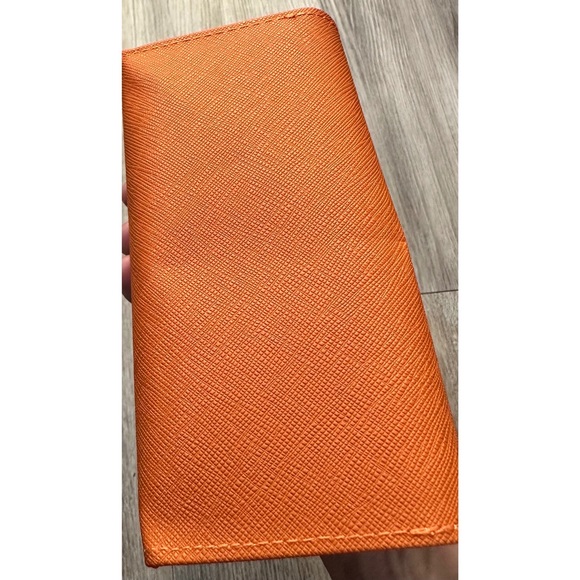 Tory Burch Orange Glasses Case w/Cleansing Cloth - Picture 10 of 12